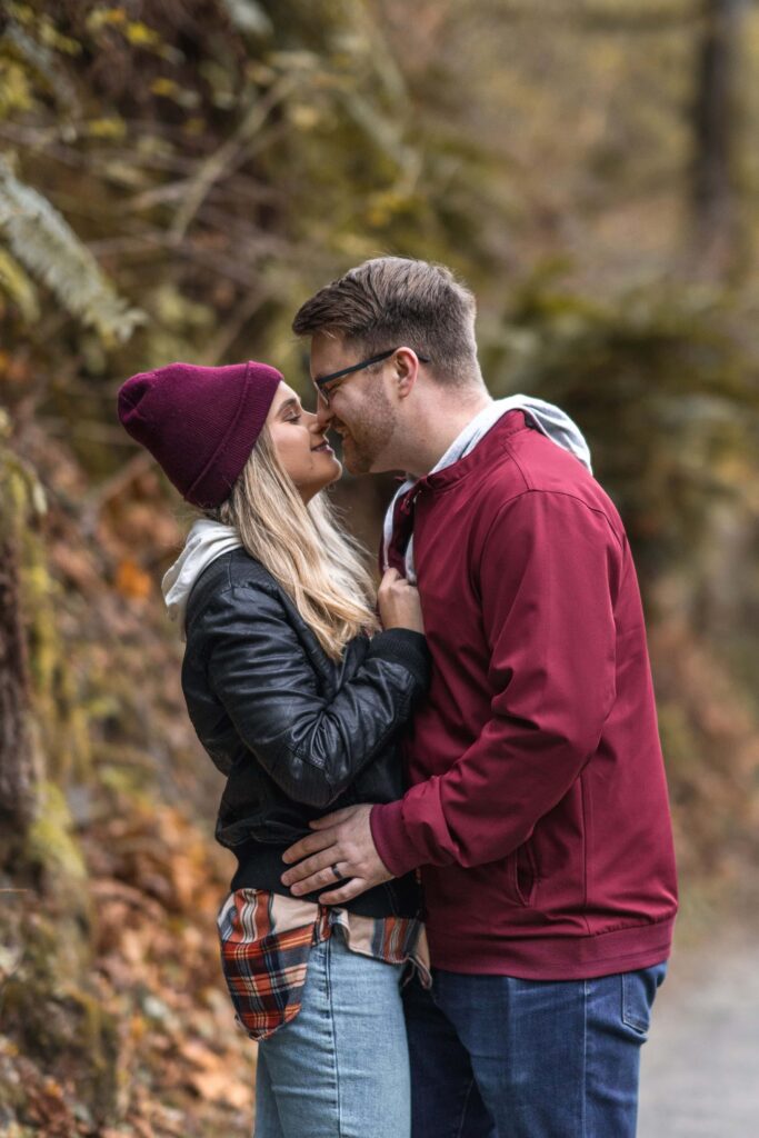 couple kissing in fall in Columbia River Gorge