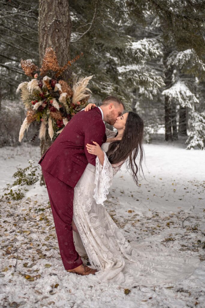 elopement ceremony first kiss in winter elopement in Oregon